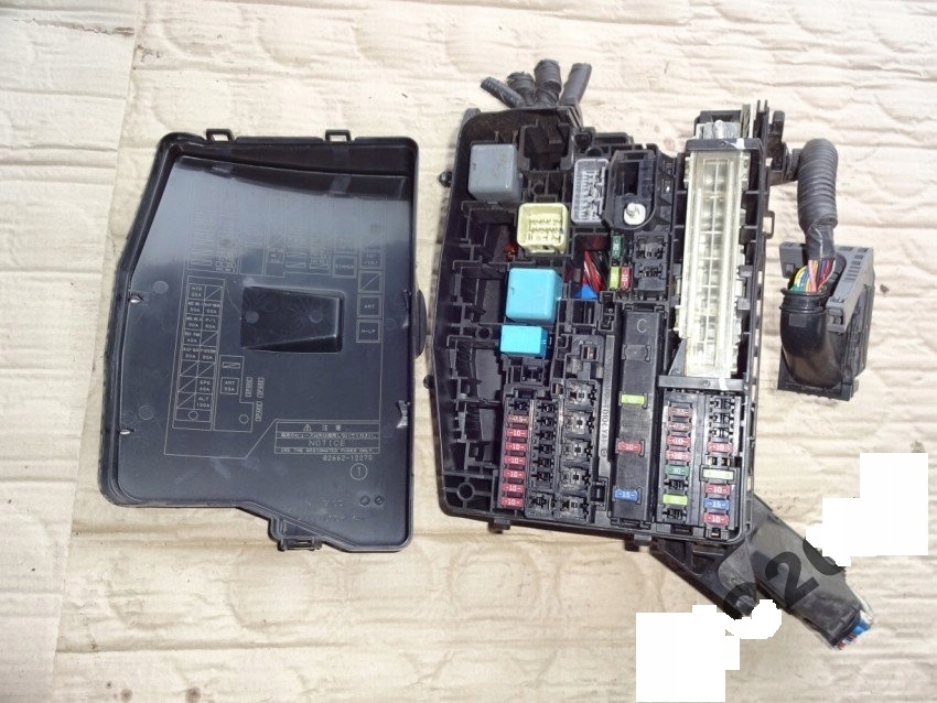 Купить Корпус предохранителей toyota auris 1 1.33 1.6 бензин 2006-2012 год