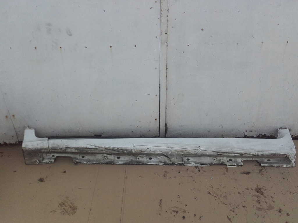 фото №1, Volvo c30 r design sport накладка порог левая молдинг