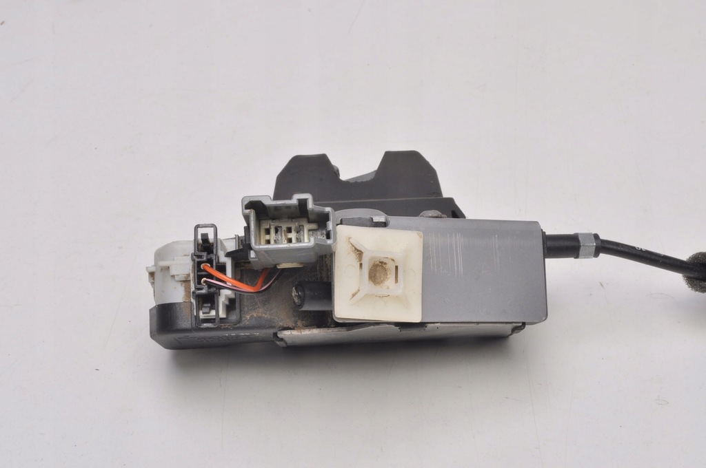 фото №7, Aston martin vantage замок багажника крышки 31253052