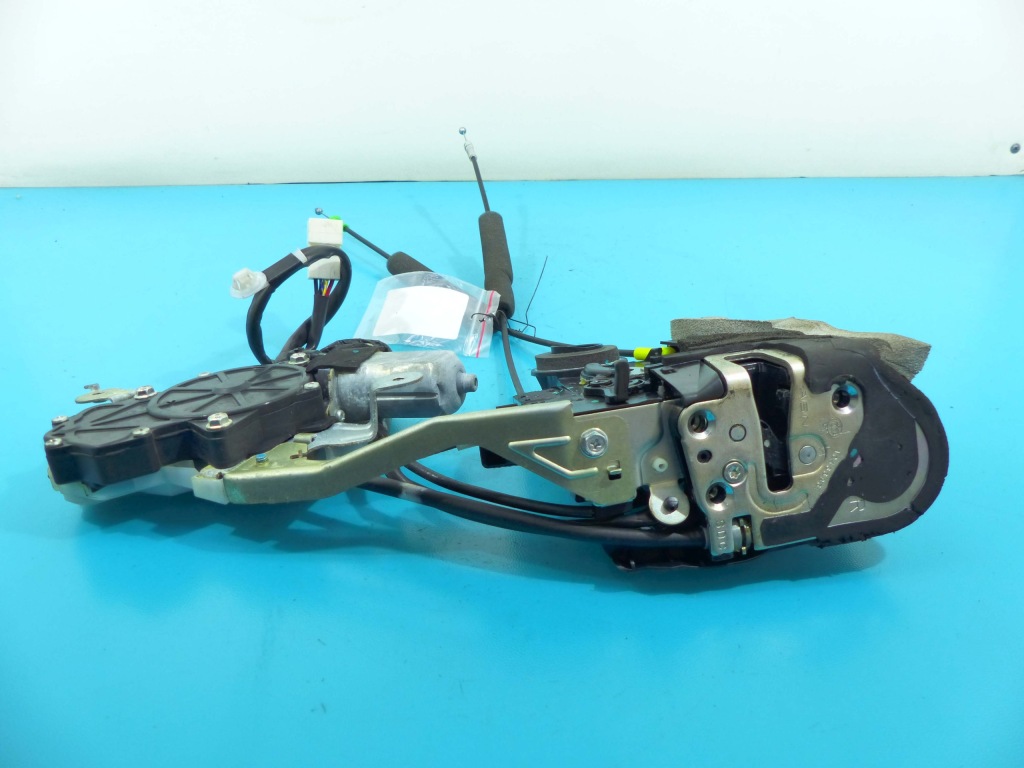 Замок задняя правый 16pin доводчик lexus ls iv ls600h Цена