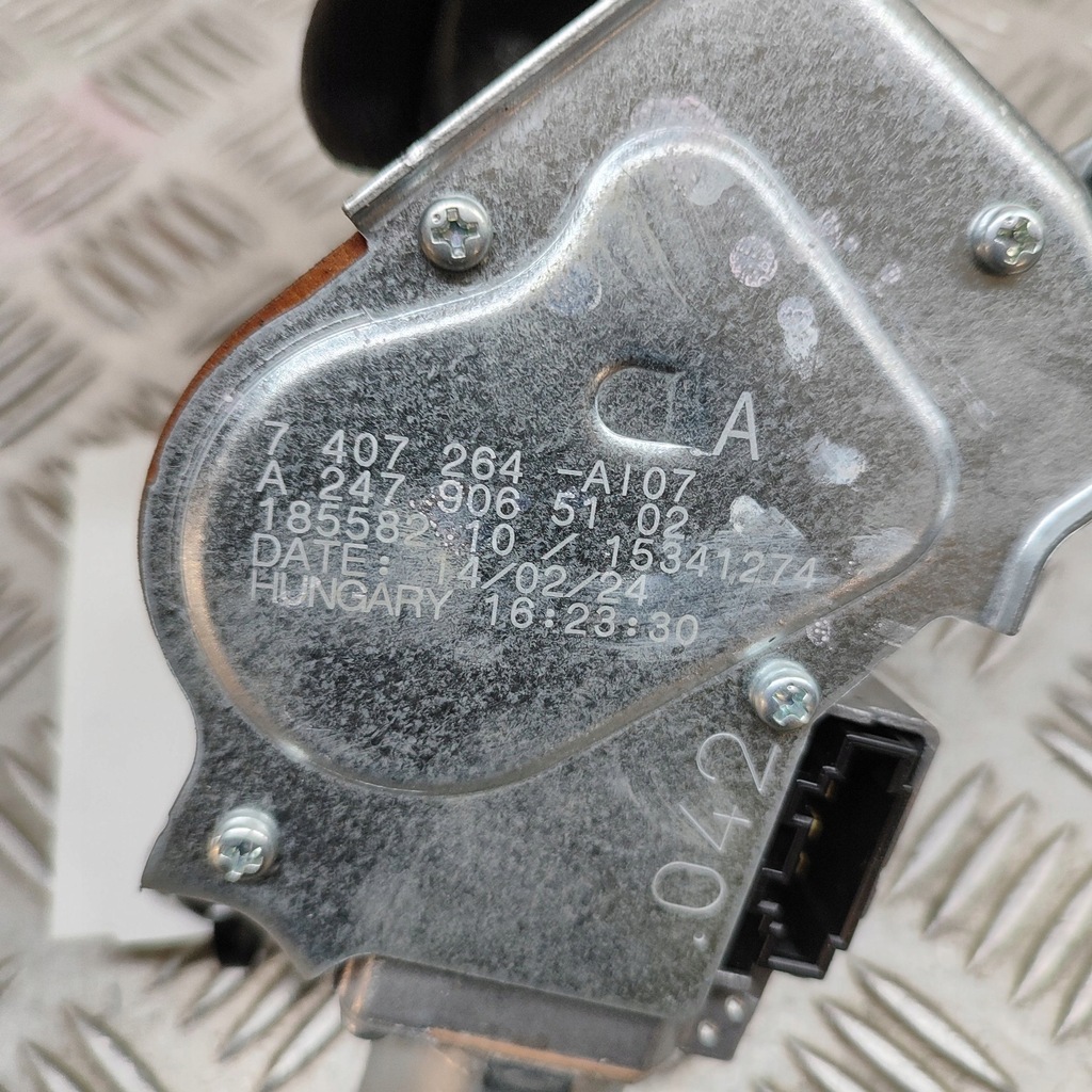 фото №7, Mercedes-benz eqb 2024 моторчик двірники скло задній