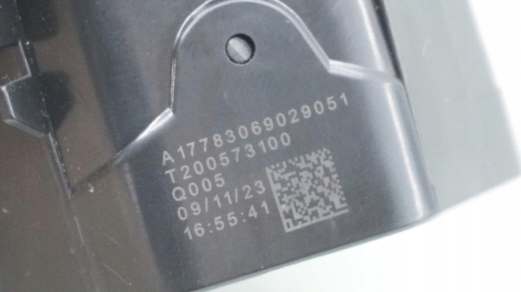 Решётка обдув правая mercedes cla w118 a1778306902 в Украине