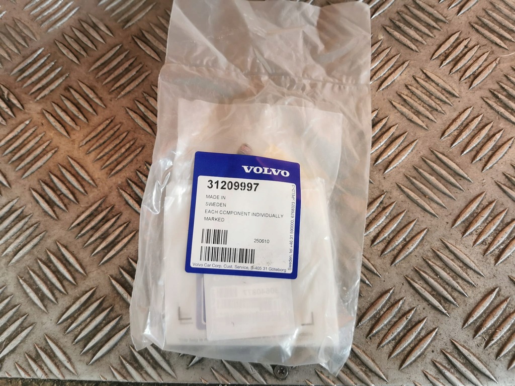 фото №1, 15198. volvo xc60 кронштейн дверь задние 31209997