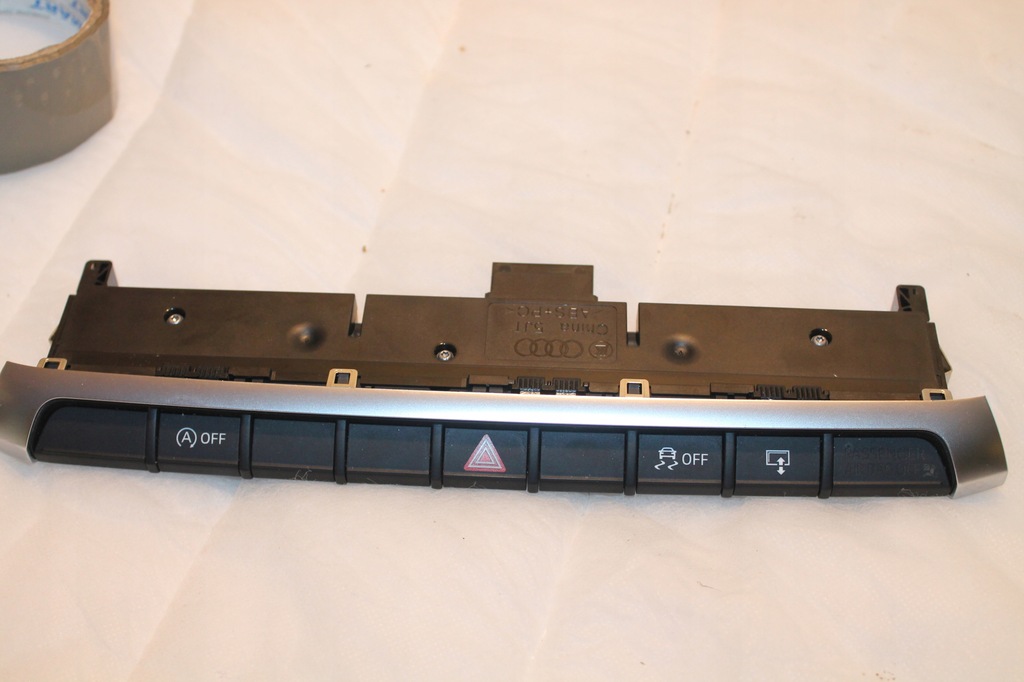 фото №13, Панель средний audi оригинальный номер 8v0925301ab