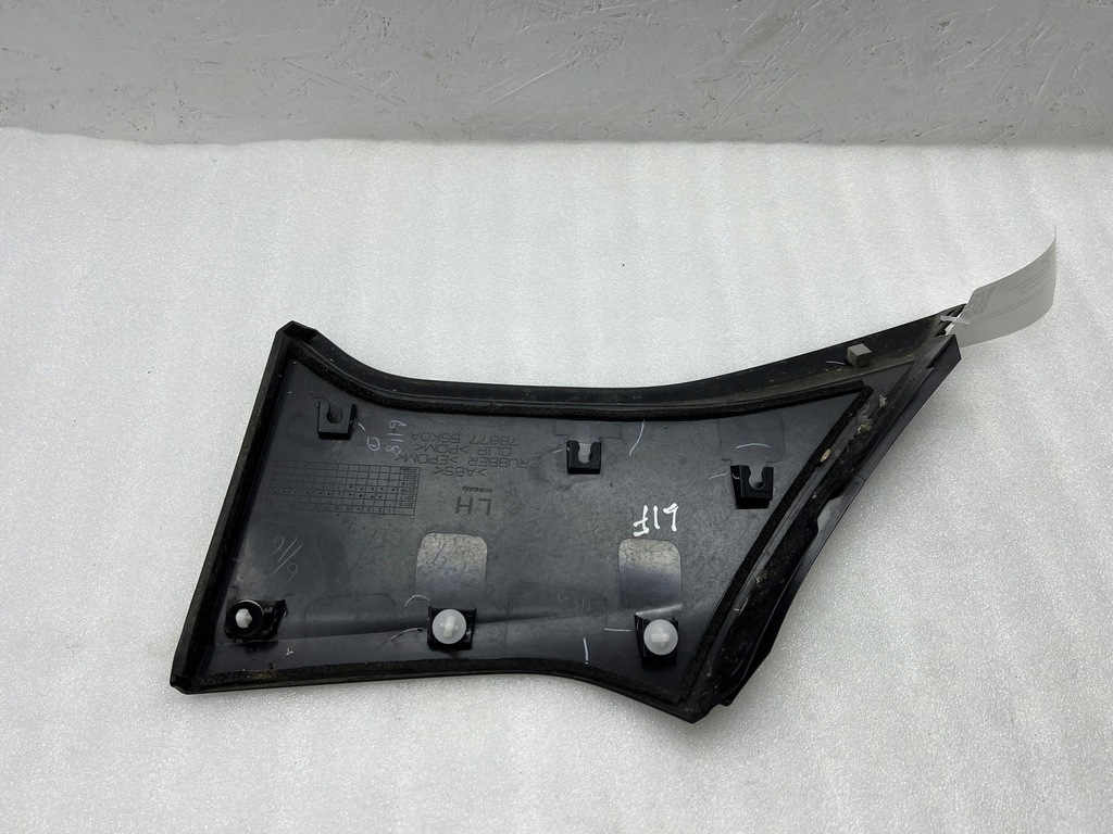 фото №9, Nissan leaf ii ze1 2018 задня сторона ліва молдинг заднього крила