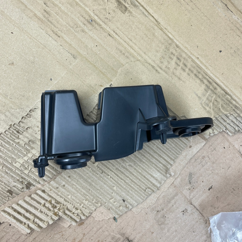 фото №10, Jaguar i-pace напрямна бампера правий задня j9d3-17e800-a новий оригінал