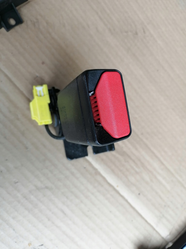 фото №1, Клипса заднего поперечина volvo v40 ii