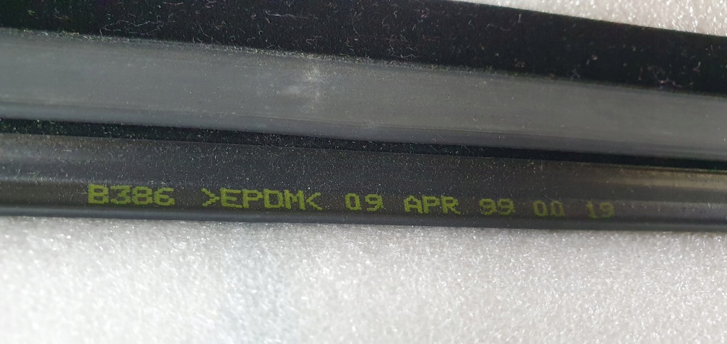 Прокладка молдинг стекло перед левая alfa 146 оригинал с Разборки