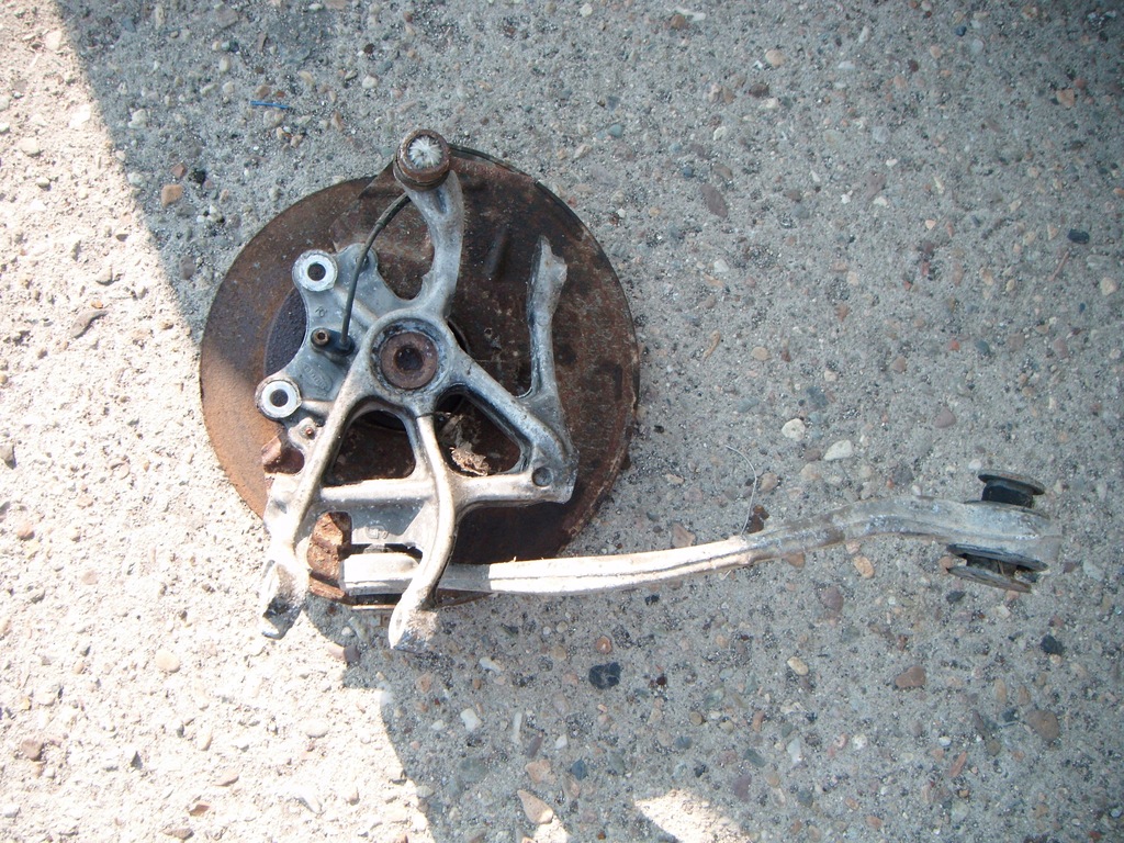 фото №2, Peugeot 407 2.0 hdi поворотний кулак ступиця лівий задня sw