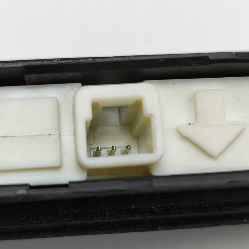 фото №6, Toyota prius+ zvw40 2019 кнопка відкривання кришки багажника