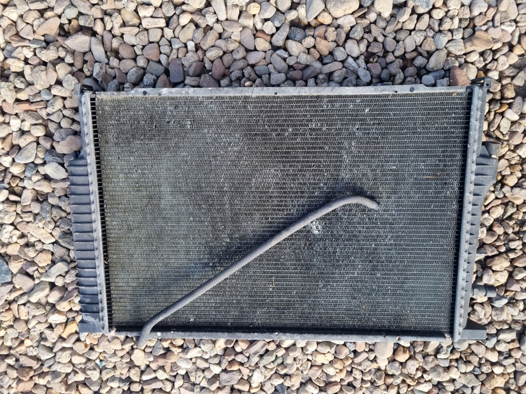 Bmw e31 840 радіатор води 2242138 Зі Шроту