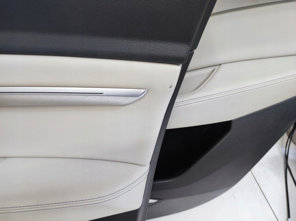 фото №14, Салон сидіння заднє сидіння обшивки оббивка тунель середній eu audi q8 e-tron