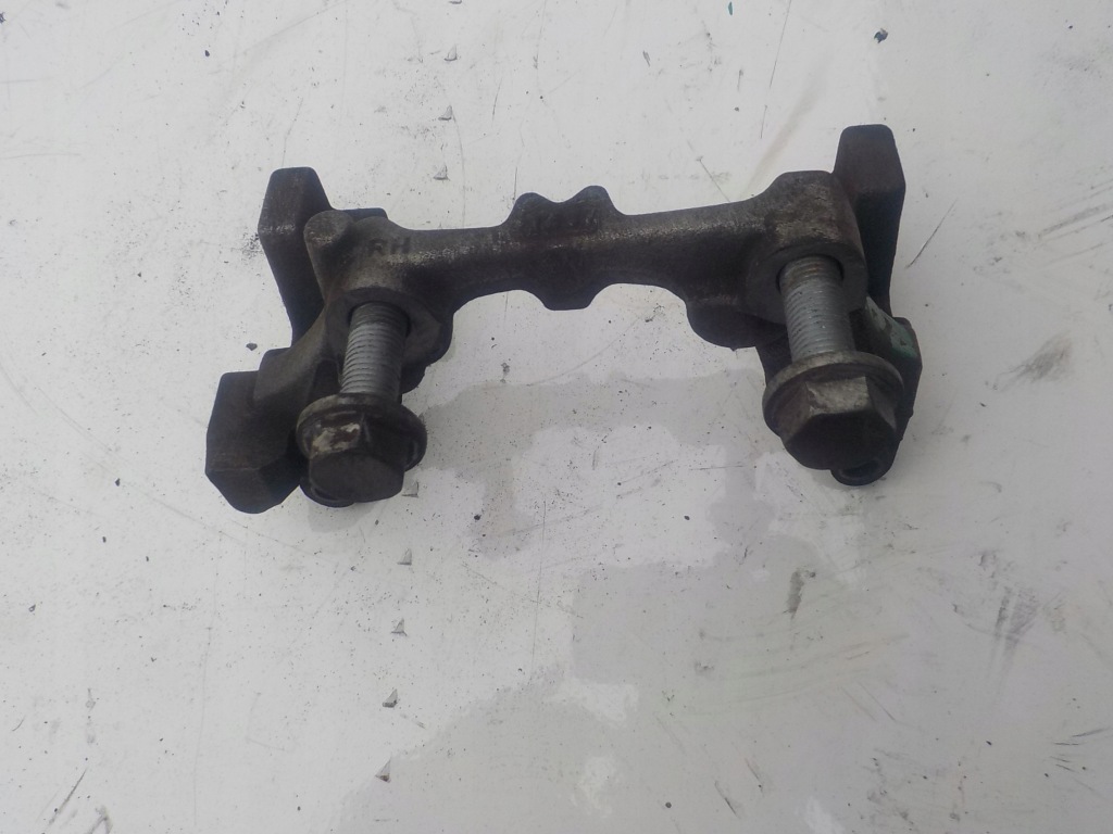 фото №1, Mercedes w205 скоба супорт правий задня 300