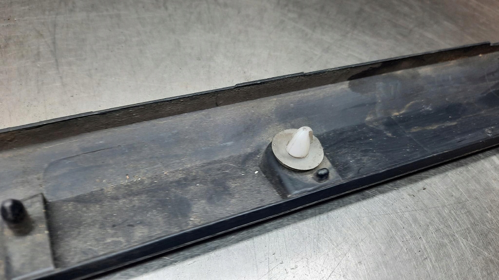 фото №7, Молдинг дверь нижняя левый задняя оригинальный номер 30661449 volvo s40 ii v50 04-12r