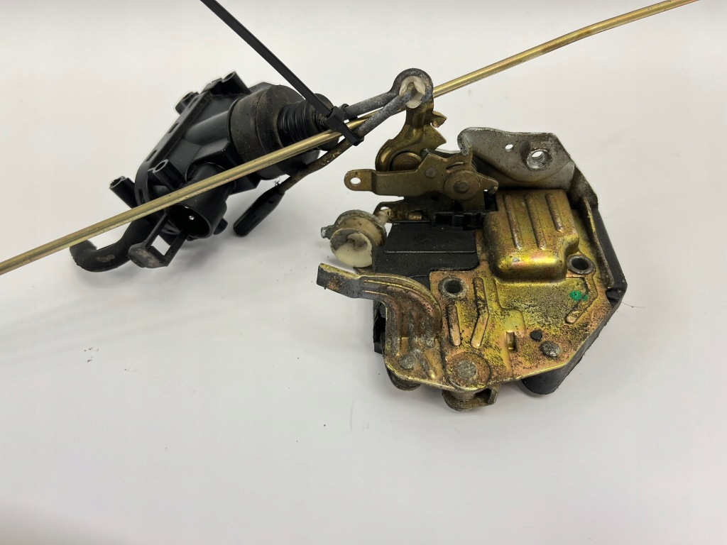 Купити Замок двері правий перед передній пасажира привід тягa mercedes w201 190