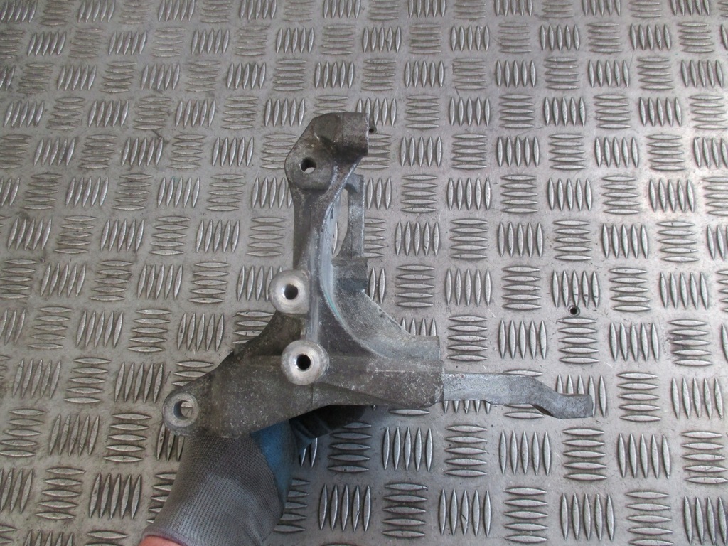 фото №7, Кронштейн компрессора кондиционер forester ii 02-06 2.0 b