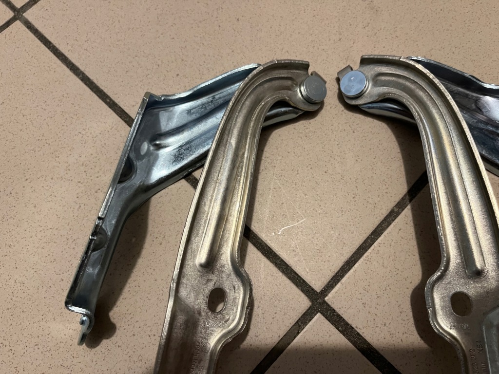 фото №13, Петля капот передней skoda octavia iii 2013-2020