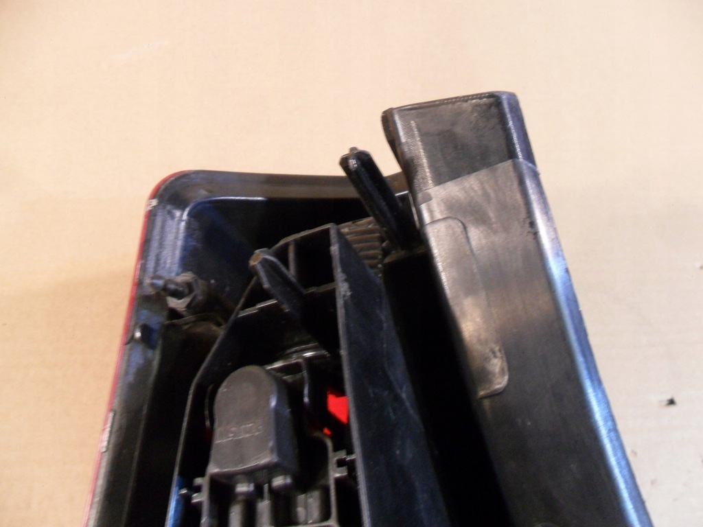 фото №8, Dacia sandero i лампа правий задня 62421002