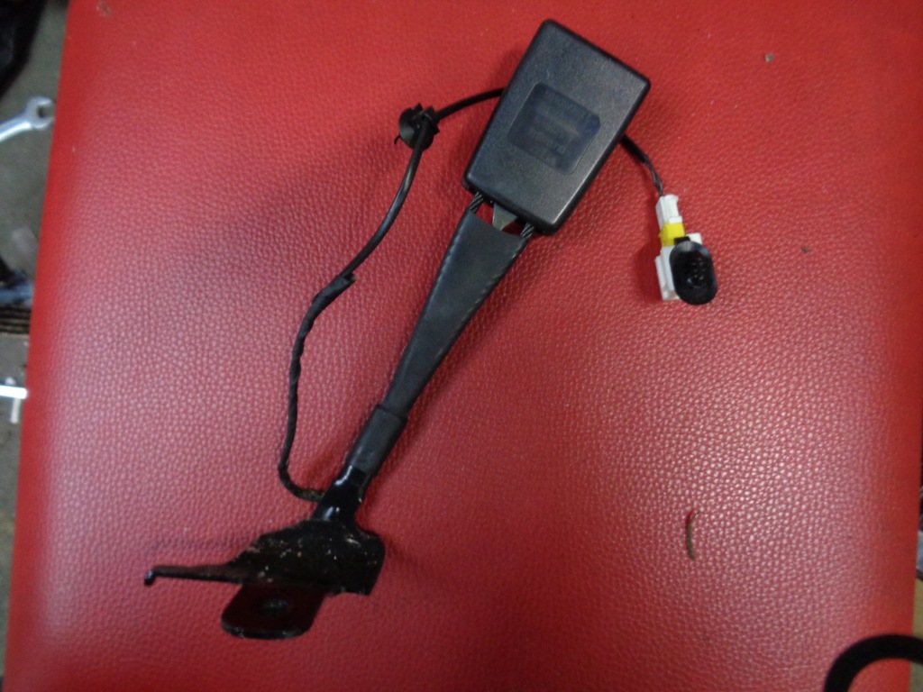 фото №1, Citroen c4 cactus правая пряжка клипса поперечина