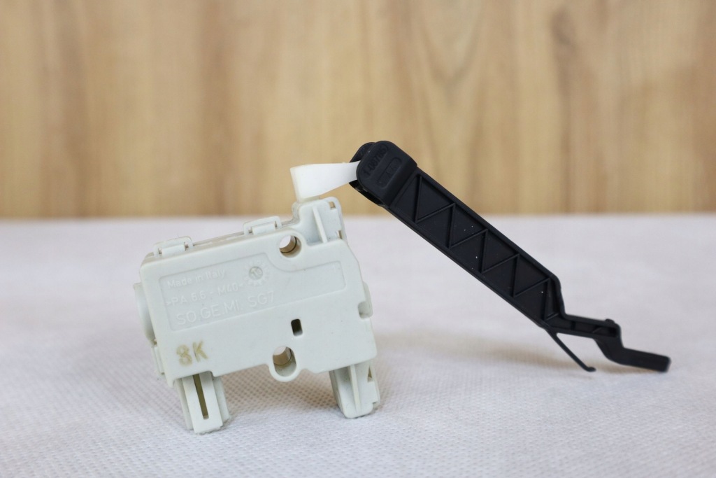 фото №1, Mercedes slk r172 замок привод бардачка консоли a1729051301