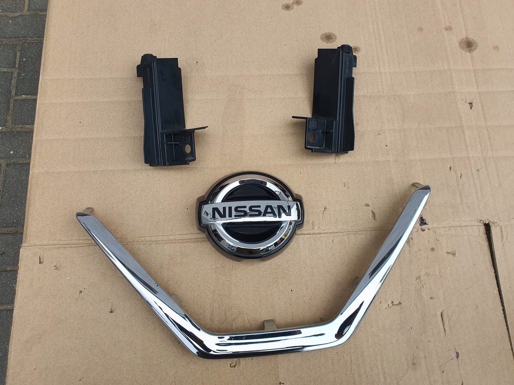 фото №1, Эмблема значок решётка радиатора решётка nissan tiida