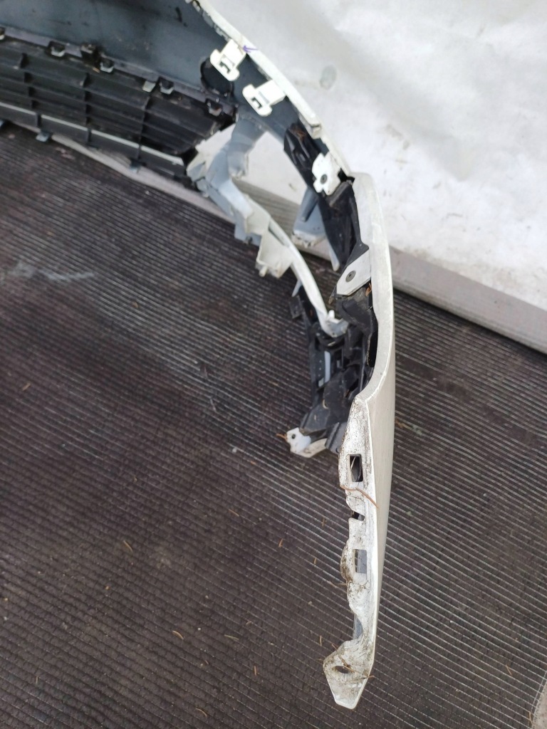 Бампер перед передний renault megane 3 3 рестайлинг  13-16 белый Цена