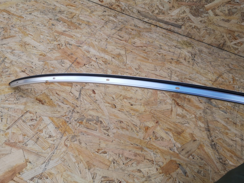 Mercedes cla w117 молдинг дахова ліва a11767301 в Україні