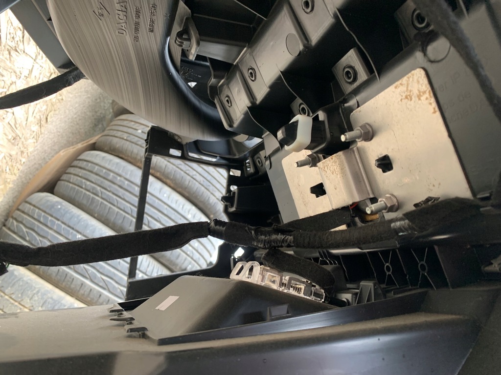 фото №7, Приборная панель консоль подушка безопасности ремни orginał dacia duster ii