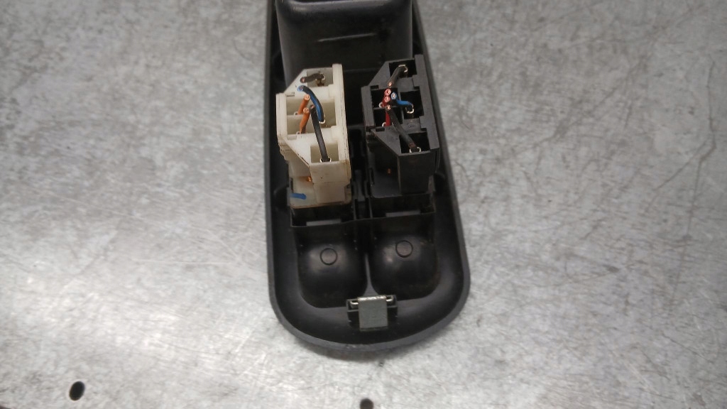 фото №7, Перемикач вікон лівий перед alfa romeo 156 1.9jtd 97-07r kombi 156016081