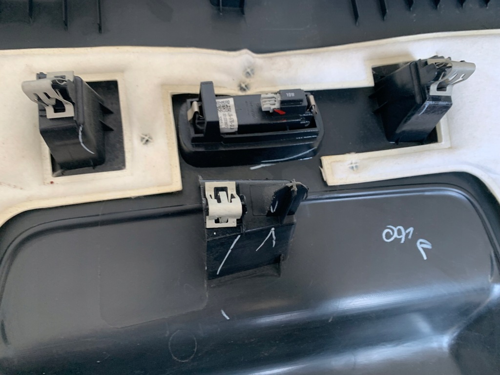 фото №15, Ford mustang mach-e 21r 75.7kwh оббивка кришки багажника задня оригінал