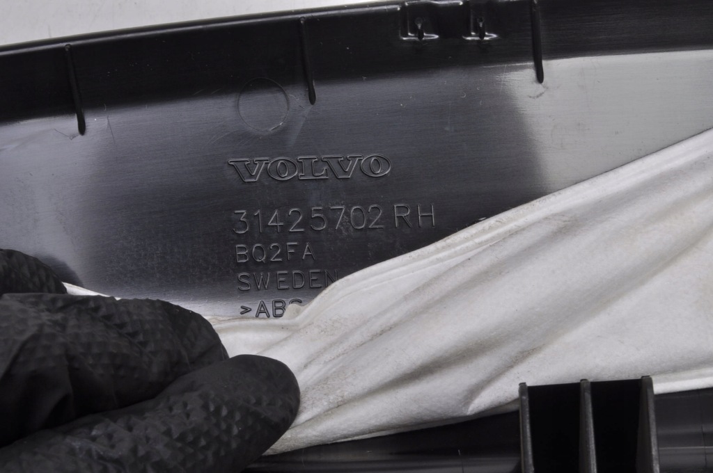 фото №9, Volvo xc60 ii защита стойка пластик правый 31425702