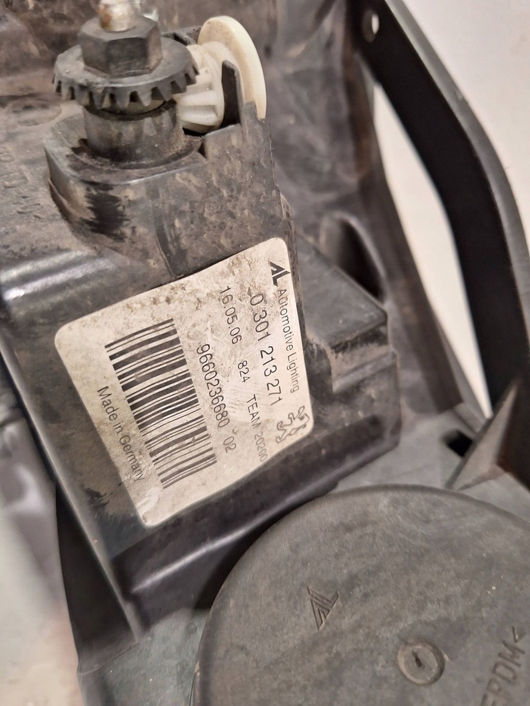 фото №11, Лампа перед левая ксенон 9660236680 peugeot 407 04-