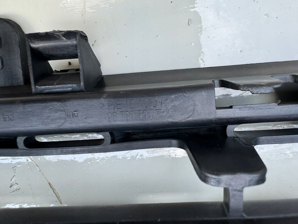 фото №12, Peugeot 2008 1 i 13-19r решётка бампера средняя перед передняя 9678059477