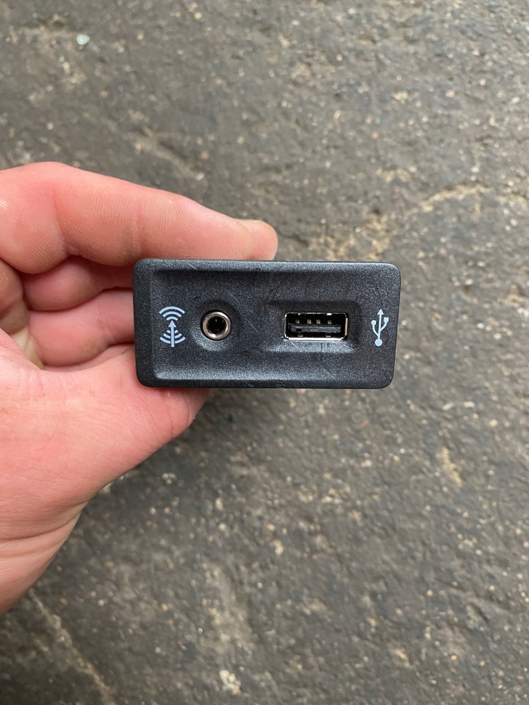 фото №1, Porsche 718 cayman 982 port usb 9p1035222a