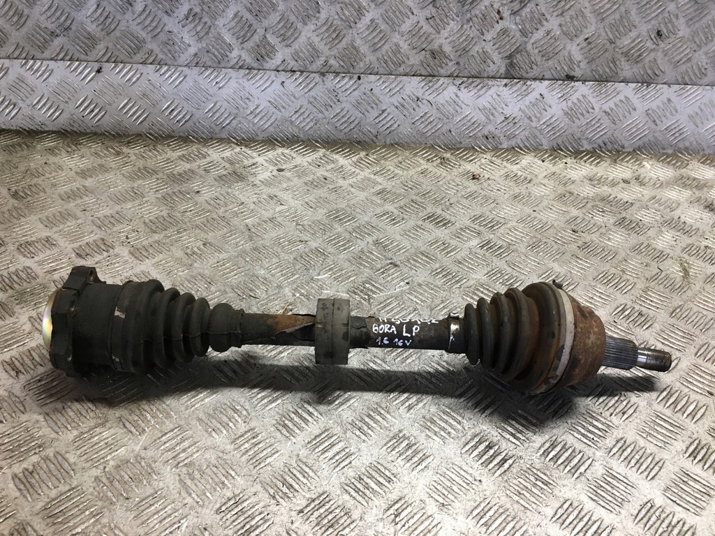 фото №1, Bora 1.6 fsi приводной вал левая