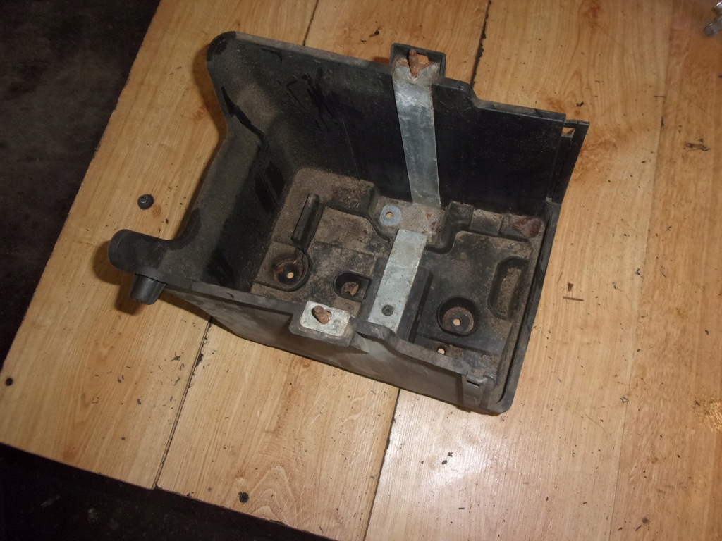 фото №1, Ford fiesta mk7 основание аккумулятор