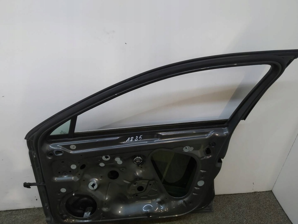 Дверь правое перед серые vw volkswagen passat viii 2014- b8 Киев