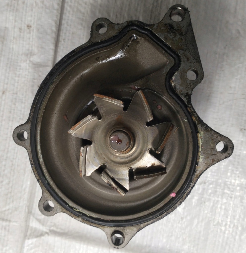 Купити Насос води ssangyong rodius rexton 2.0 xdi magna