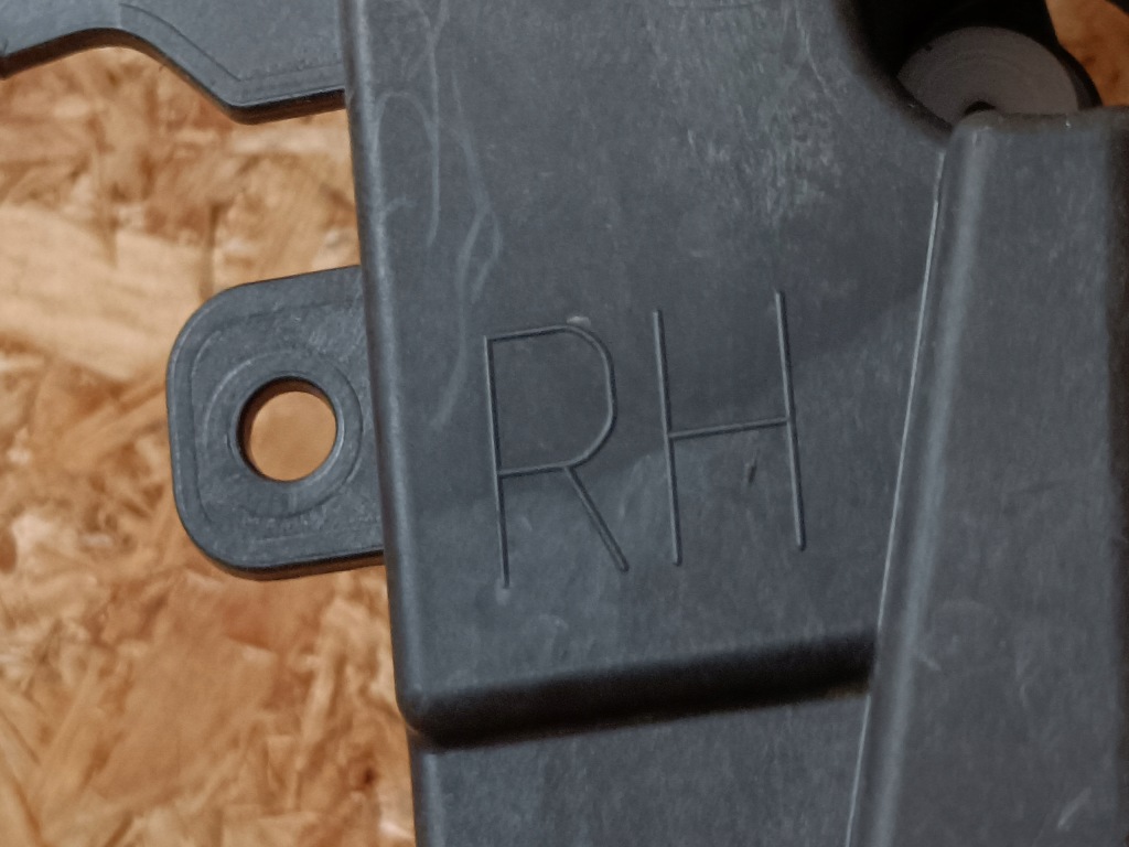 фото №7, Volvo xc90 ii направляющая кронштейн бампера правый задняя 31663176