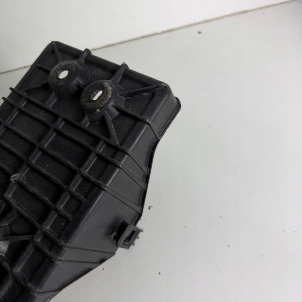 Основа кронштейн акумулятор mazda 6 3 cx-5 2.2d оригінальний номер оригінал ke7056041 Ціна