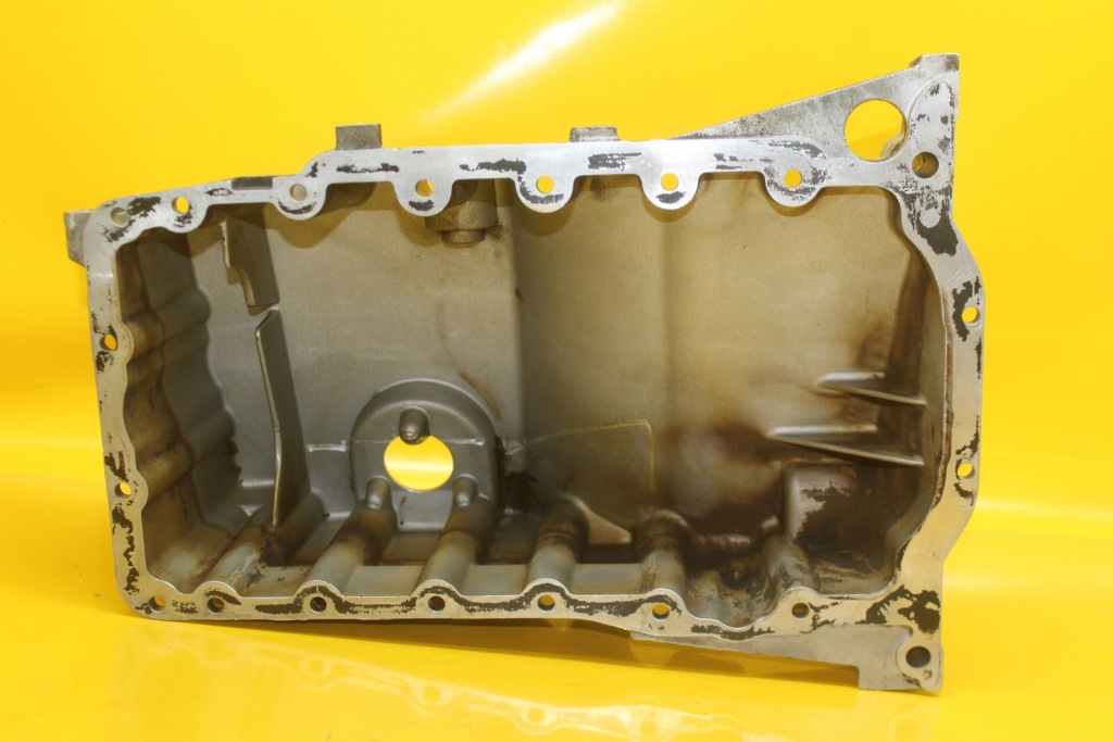 Поддон масляная audi a4 b6 vw seat skoda 2.0 alt 06b103603ah Киев