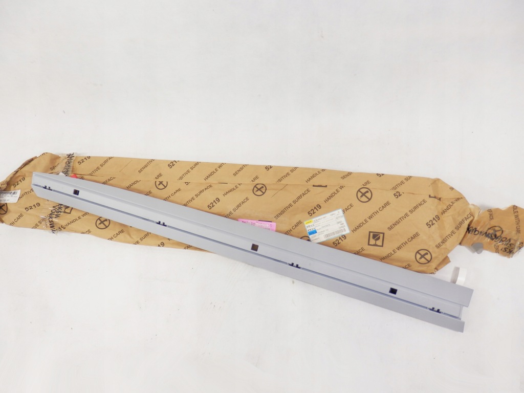 фото №1, Молдинг дверь левый перед vw arteon 3g8853267 оригинальный номер