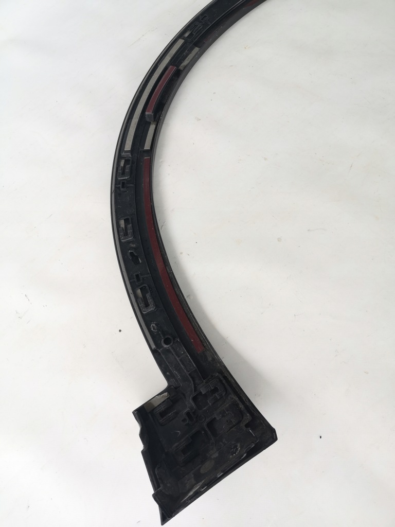 Audi e-tron 4ke- молдинг крила ліва передня Зі Шроту