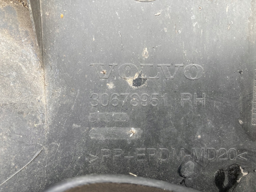 фото №8, Volvo xc90 i 30678951 бампер уголок правый