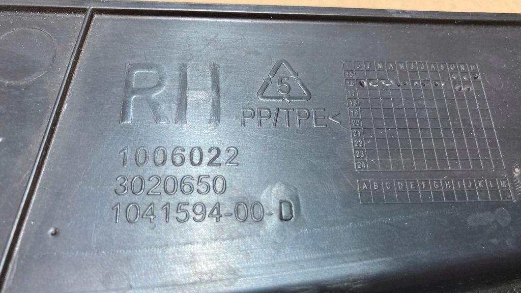 фото №7, Молдинг датчик доводчик двері правий задній tesla x