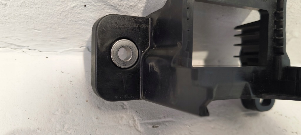 Кронштейн держатель радара правый tesla model x Цена