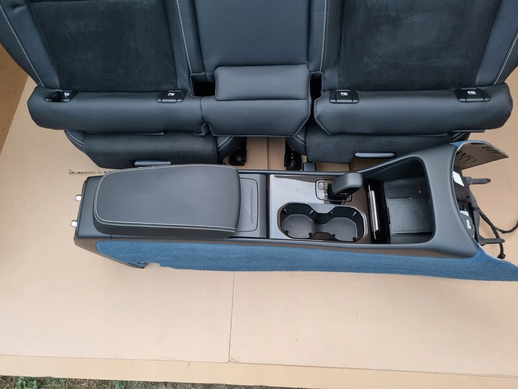 фото №9, Volvo c40 сиденья заднее сиденье салон alcantara кожа