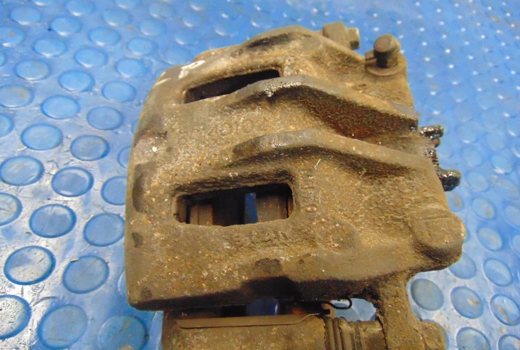 фото №5, Hyundai santa fe ii 2.2crdi суппорт левый перед