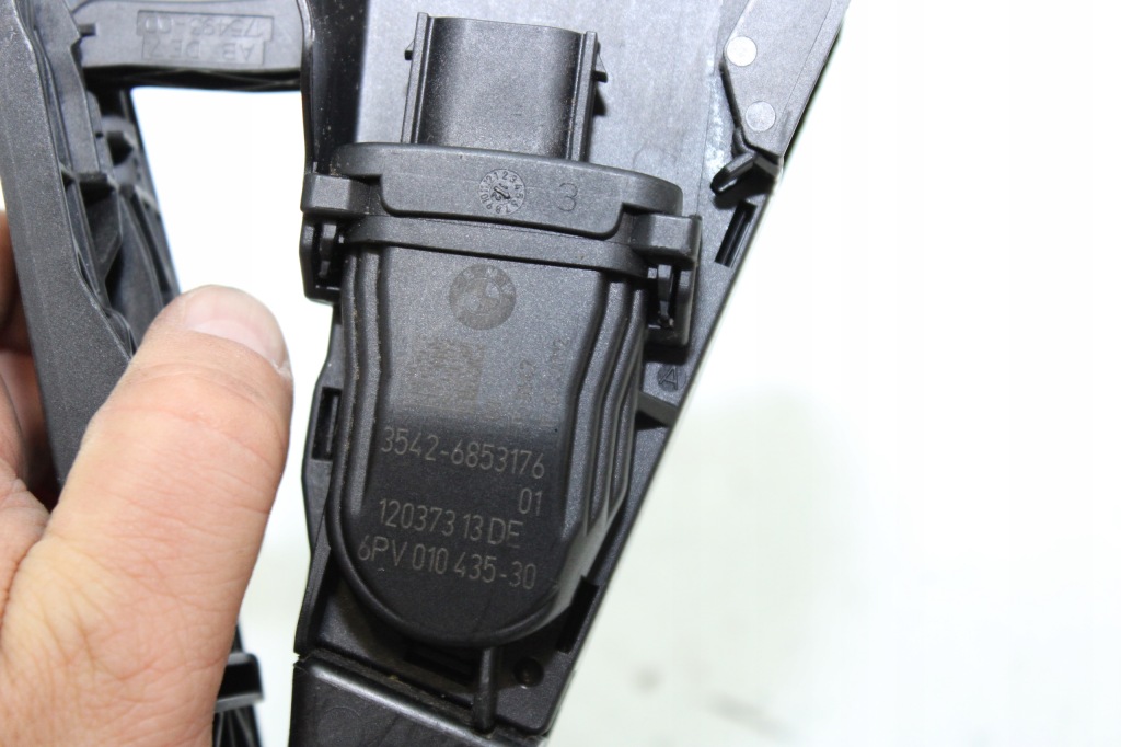 Педаль газа потенциометр bmw f30 f20 120d 316i 6853176 механическая коробка передач в Украине