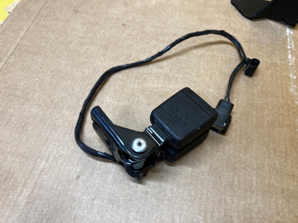 фото №4, Клипса ремней сиденье задняя ford fiesta mk8